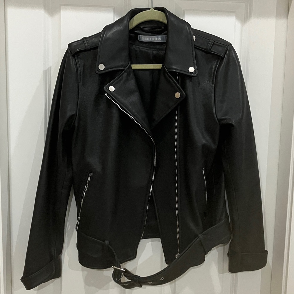 NWOT Simons genuine lamb Leather Women's moto biker Jacket. Oversized small